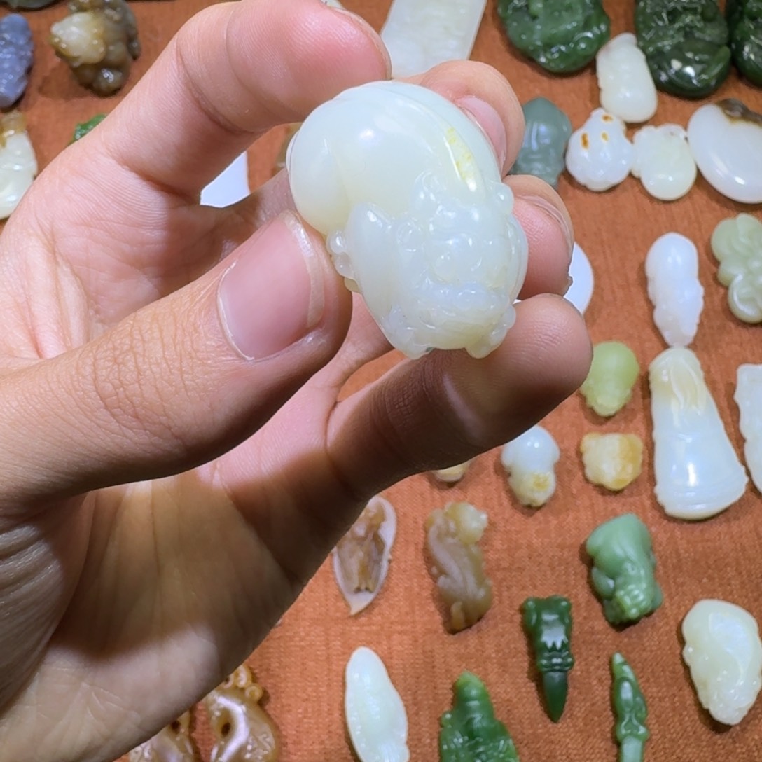 和田玉吊坠(赠链)未镶嵌铭***疆