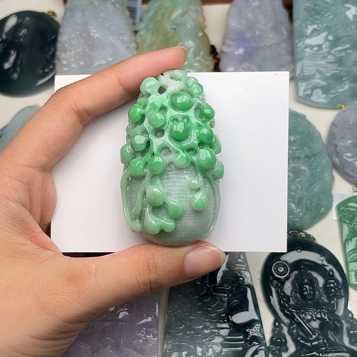 翡翠未镶嵌颈饰挂件