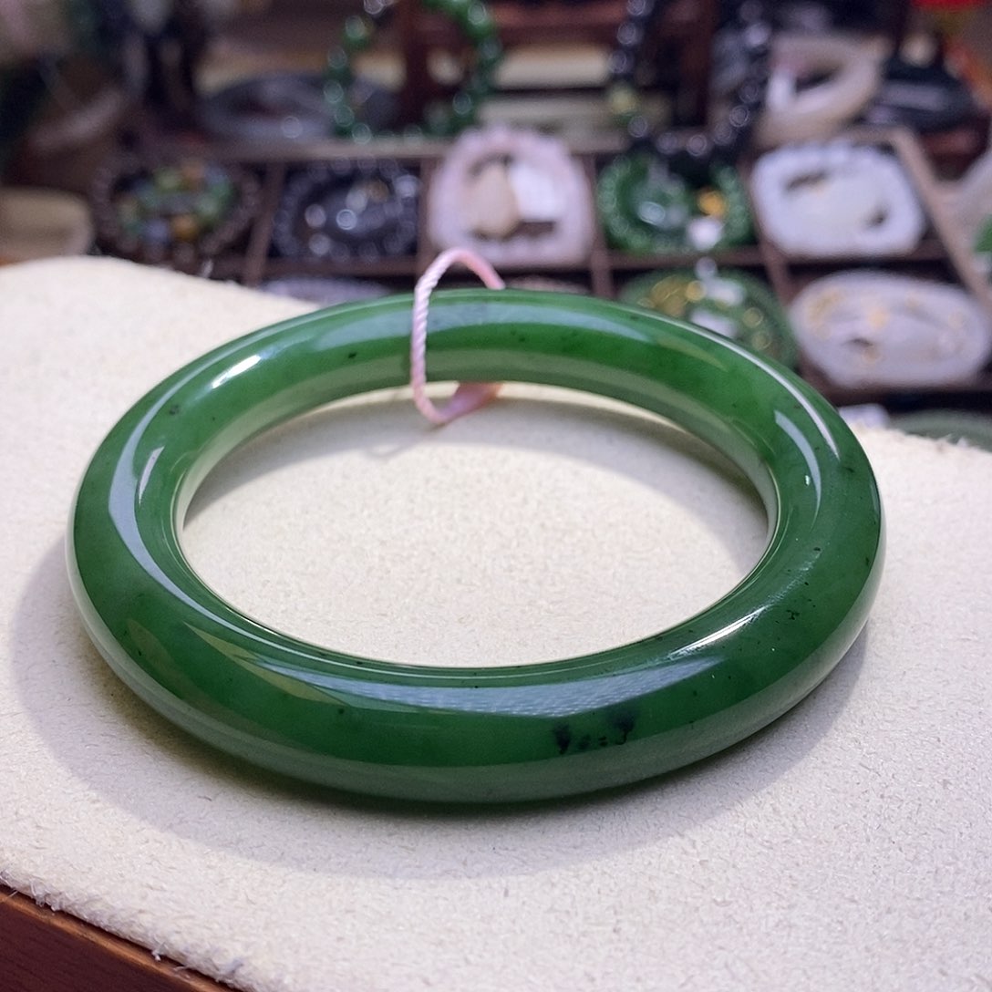 颈饰未镶嵌和田玉57碧玉老矿料高冰菠菜绿俄料七号手镯