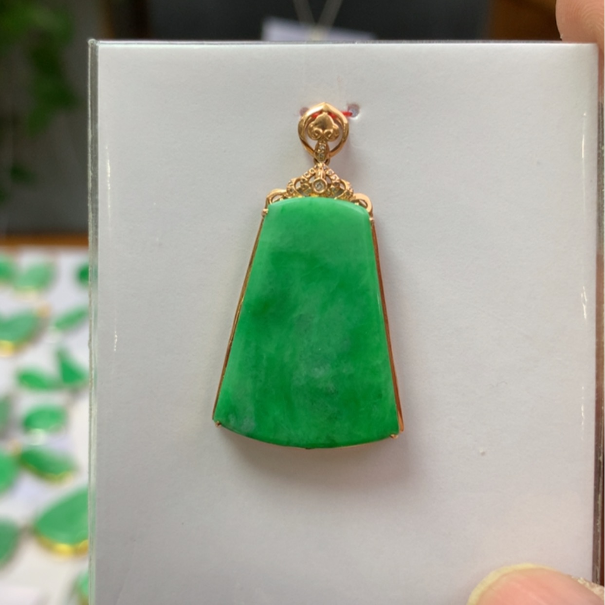 【闪购商品】翡翠颈饰18K金镶嵌翡翠