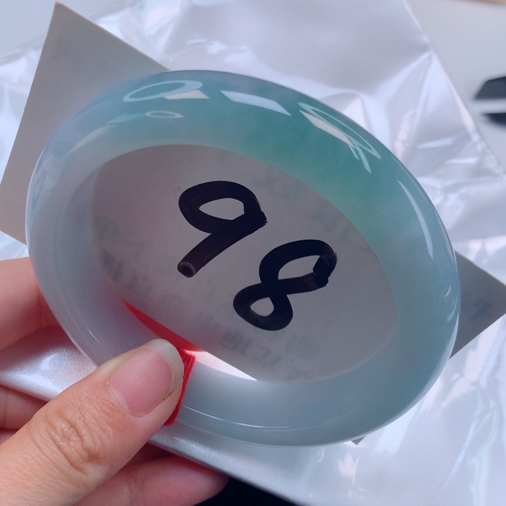 翡翠手镯未镶嵌水*灵半山水