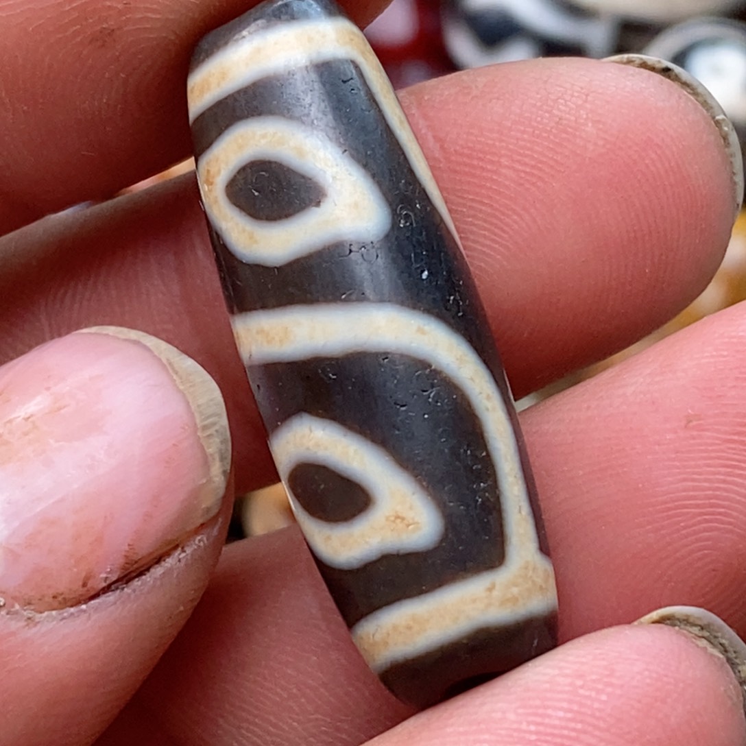 DIY琉璃珠子的颜色是蓝色的