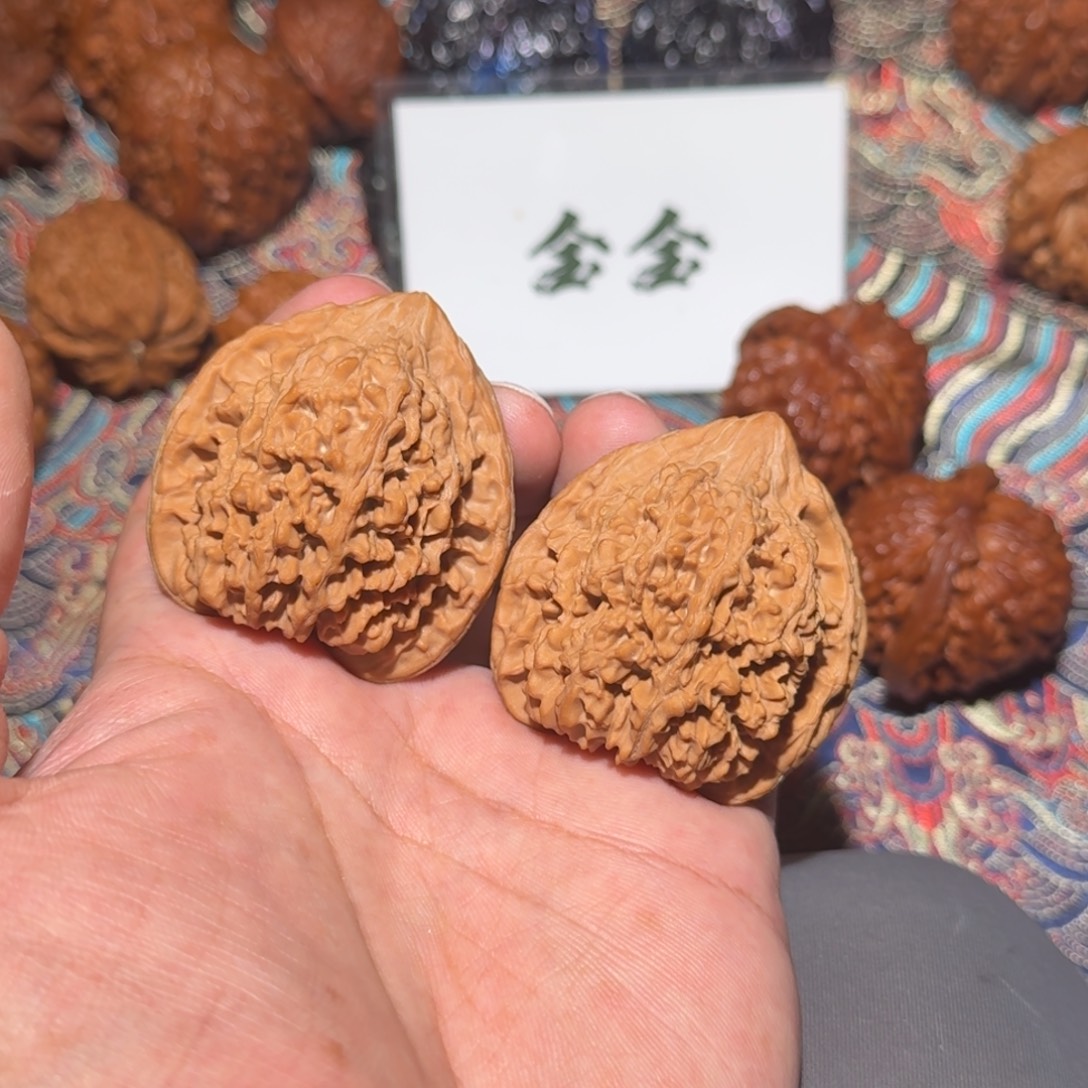 文玩核桃把件576满天星，尺寸43 39 45