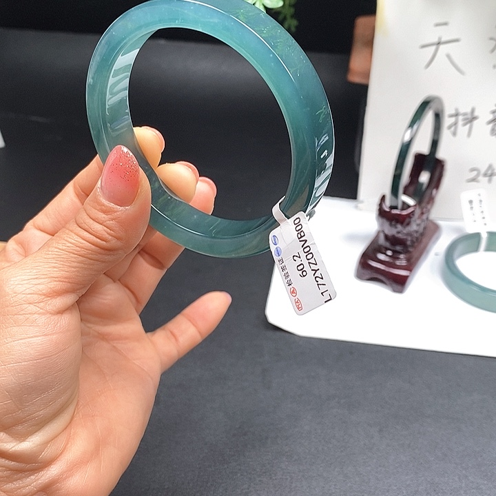 翡翠手镯未镶嵌60尺寸