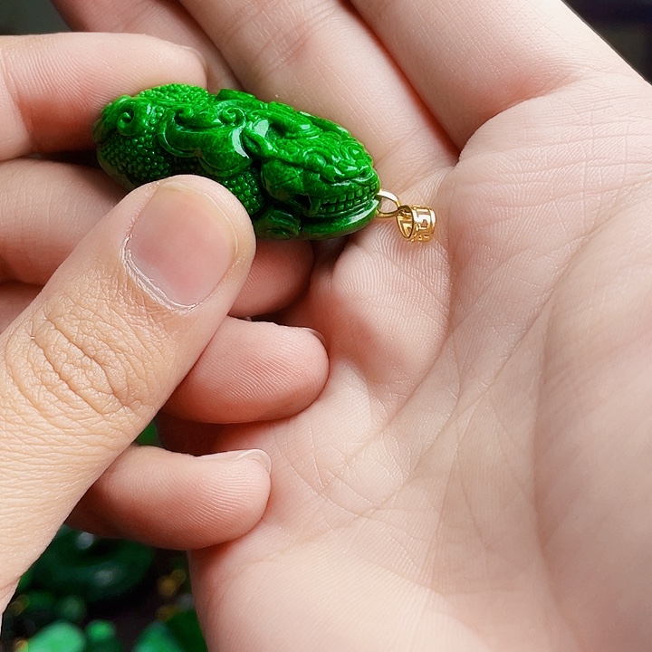 翡翠18K金镶嵌颈饰