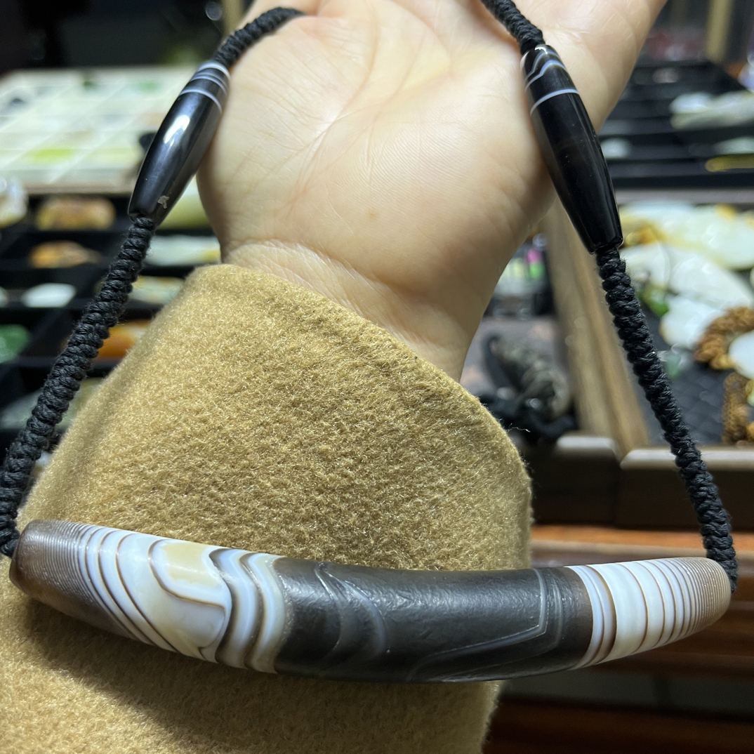 天然缠丝玛瑙含凤眼佛眼天眼重70 克左右高115mm直径18 mm