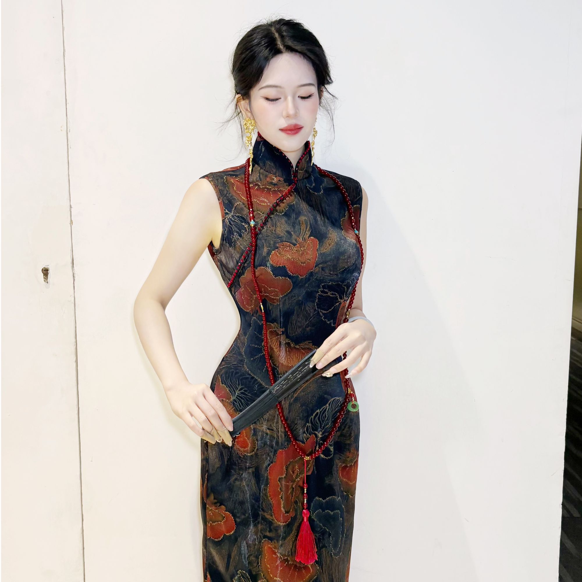 LHMknk1画报夫人原创新中式美艳手工钉珠烫金港工旗袍 蓝艳艳无袖