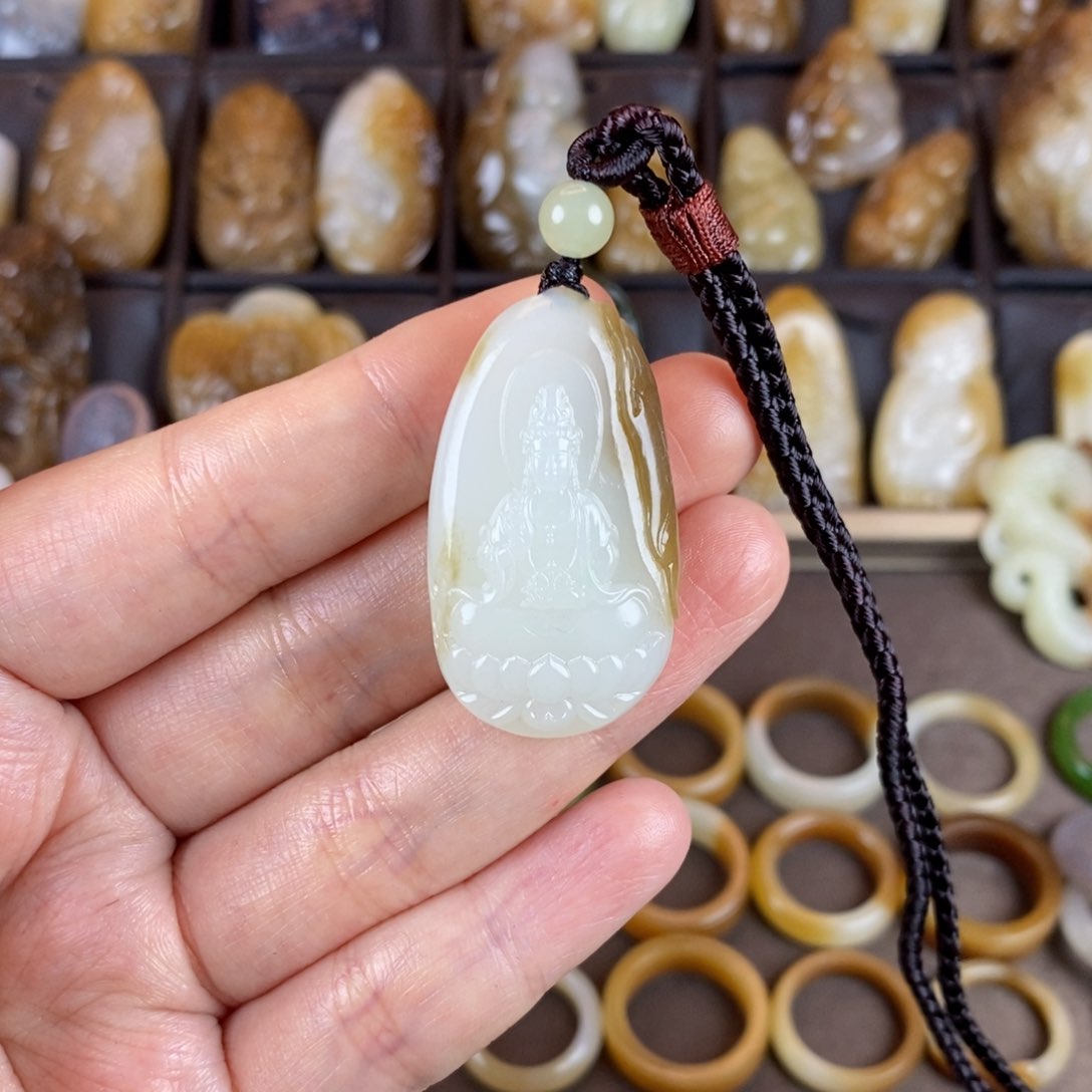 和田玉颈饰未镶嵌养****）