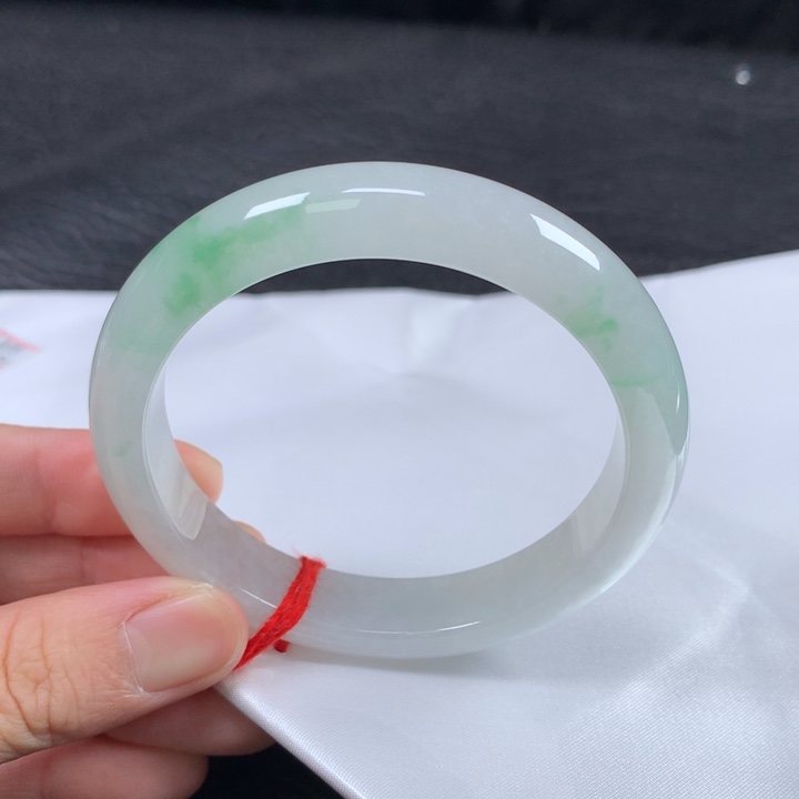 翡翠未镶嵌手镯  