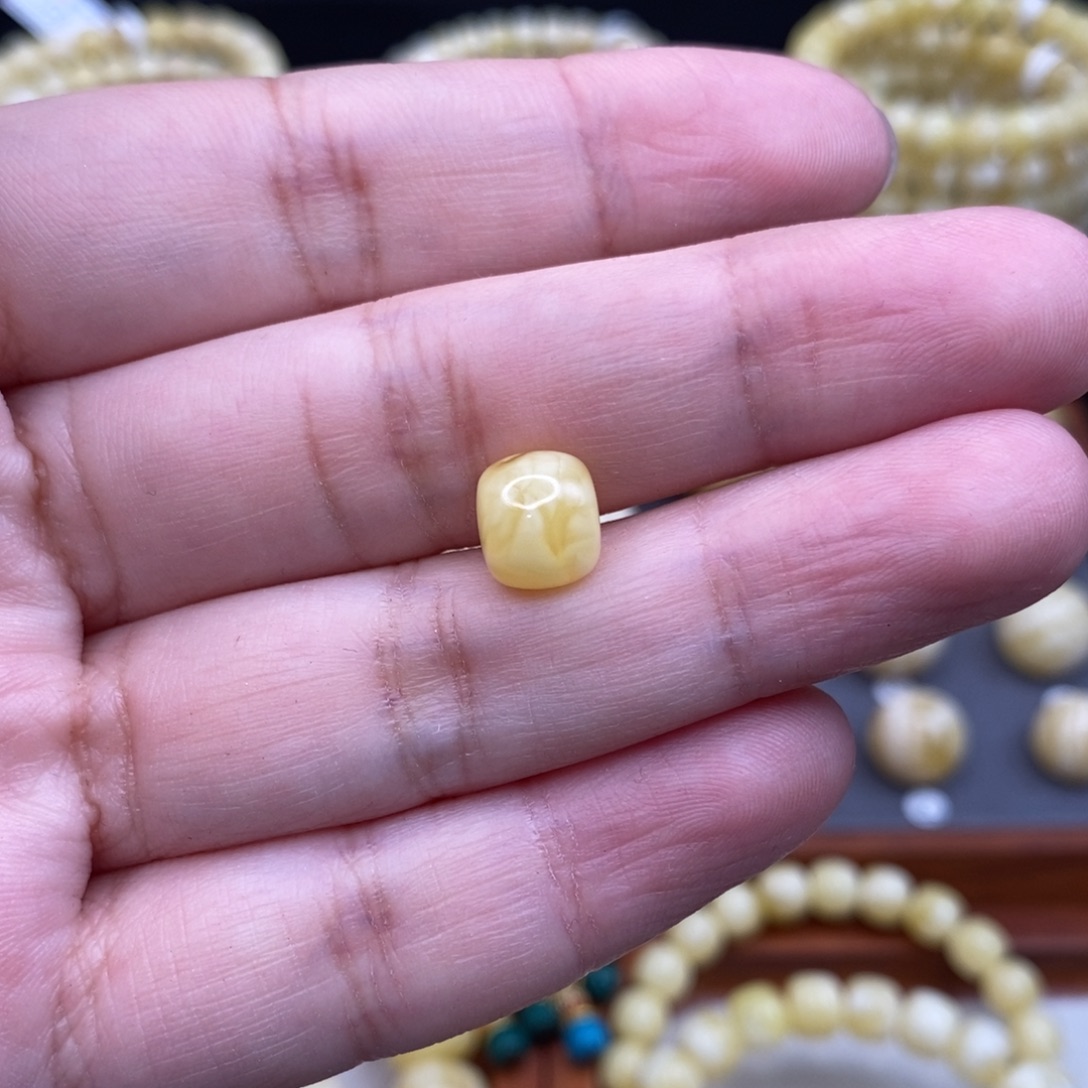 简***单蜜蜡未镶嵌珠宝奇石