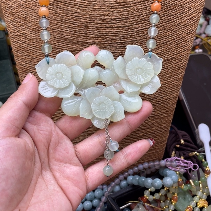 蛇纹石玉吊坠未镶嵌