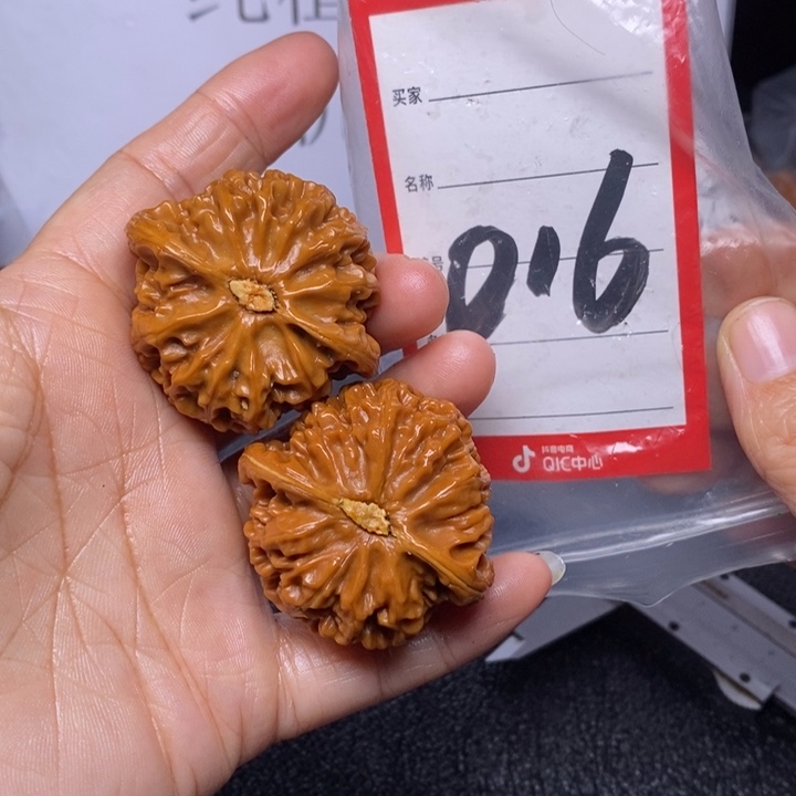 文玩核桃把件016，42宫灯