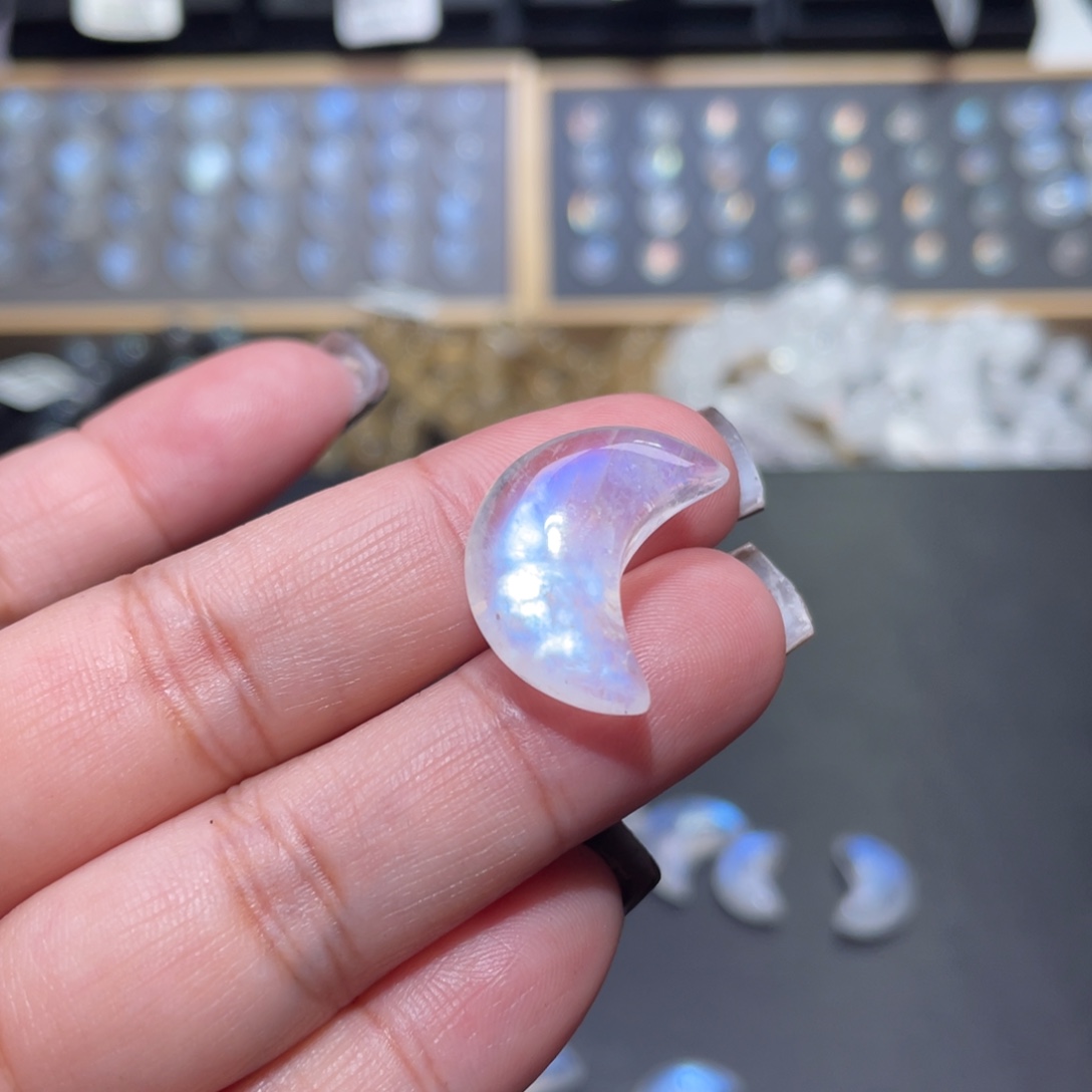 小***懒长石颈饰未镶嵌蓝月光月亮直径20mm
