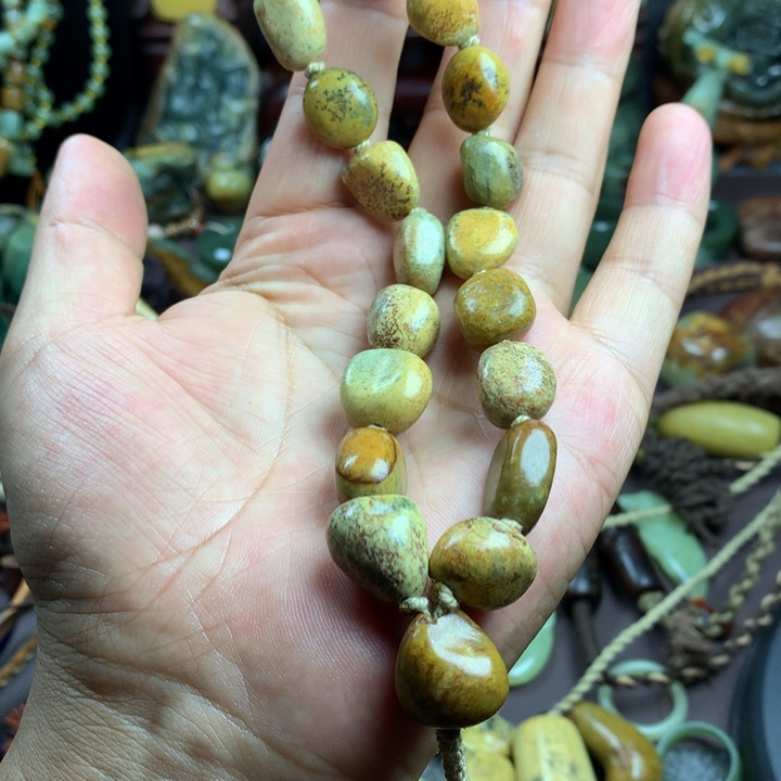 吊坠(赠链)未镶嵌岫岩河磨玉（透闪石质玉）