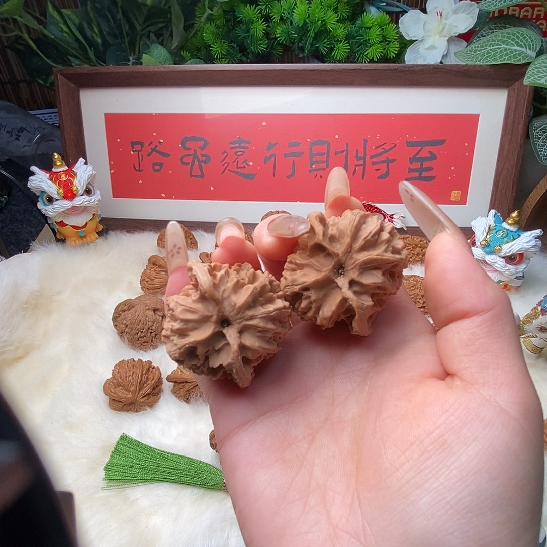****、文玩核桃把件练手苹果……752