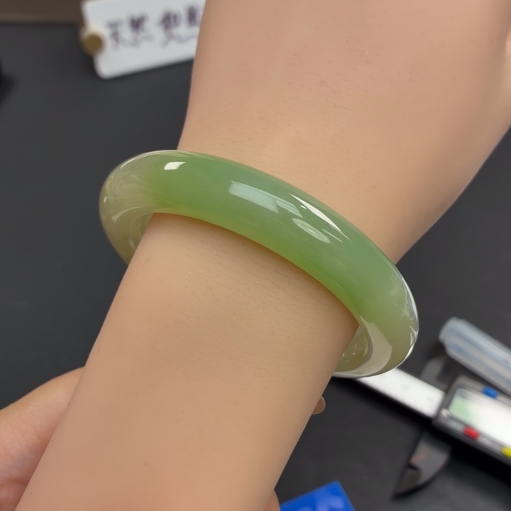 和田玉（糖玉）手镯未镶嵌