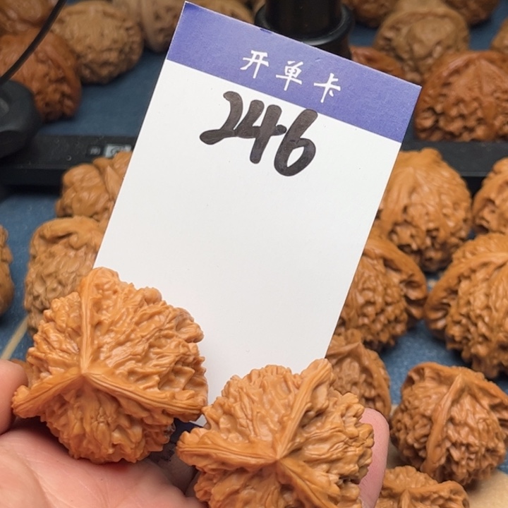 文玩核桃吊坠三棱 39精修 246