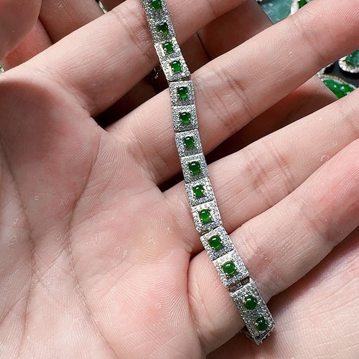 翡翠颈饰未镶嵌天然A货翡翠放漏