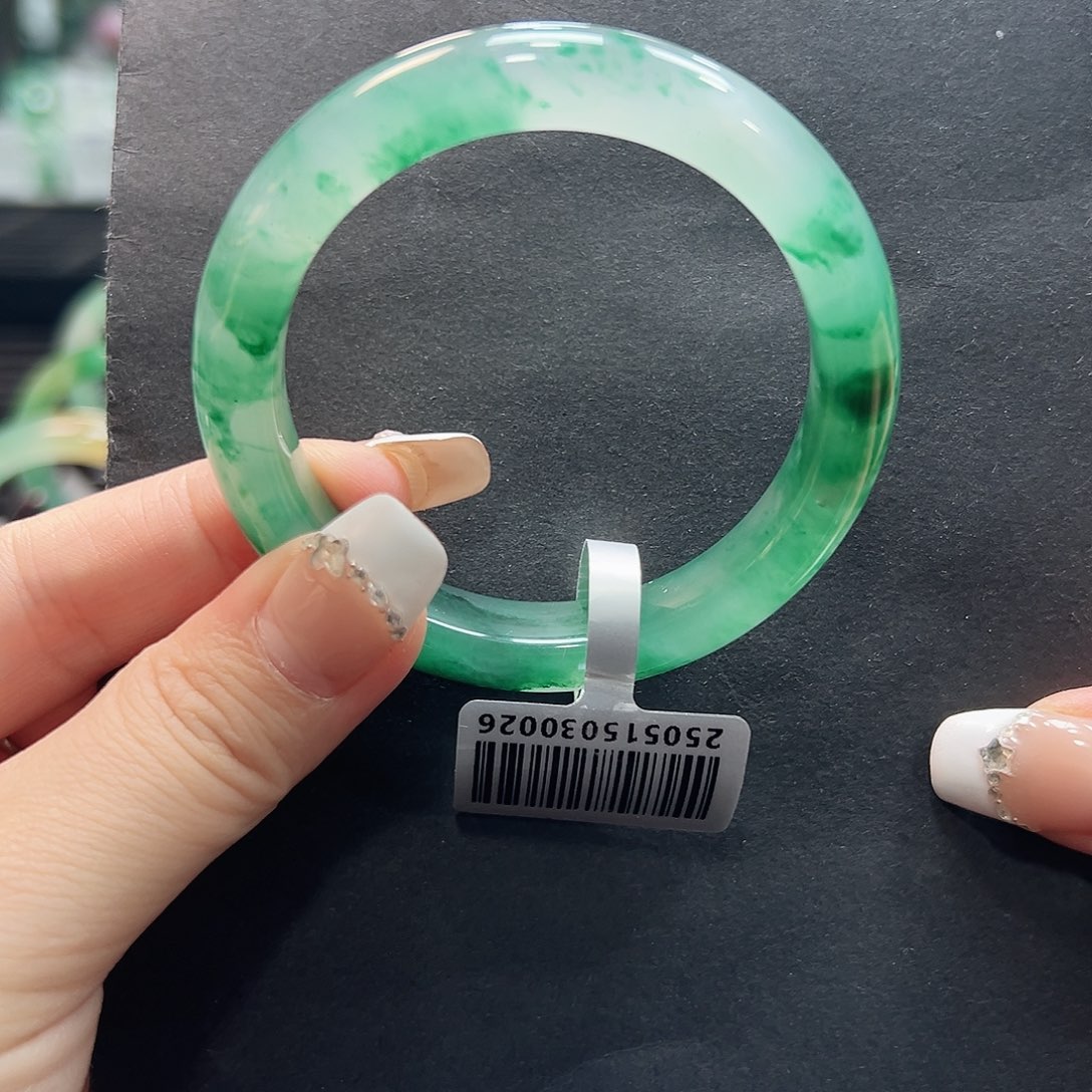 石英质玉（非洲翠）未镶嵌手镯