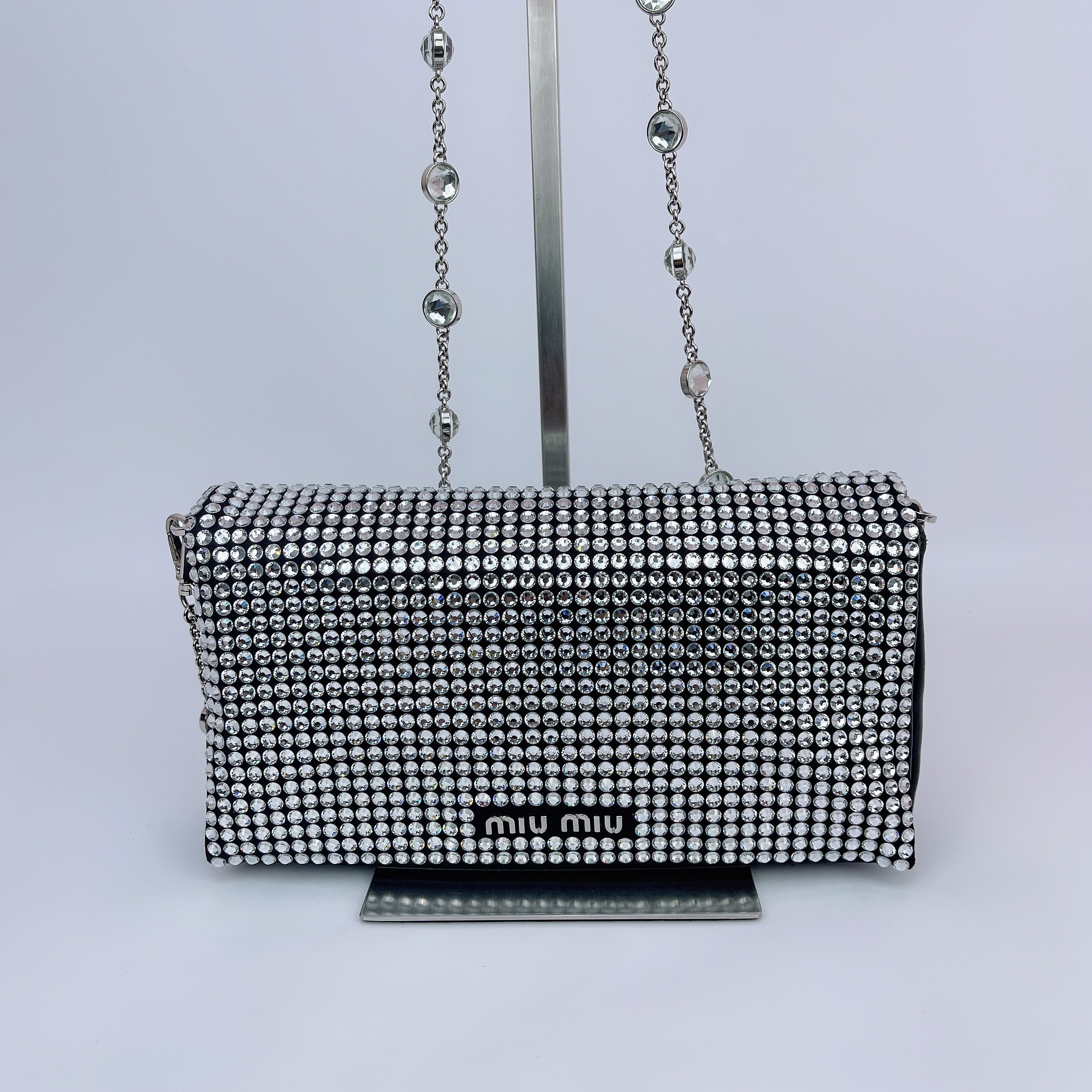 95新 MIU MIU/缪缪 缪缪 水钻链条斜挎包底长22 O190