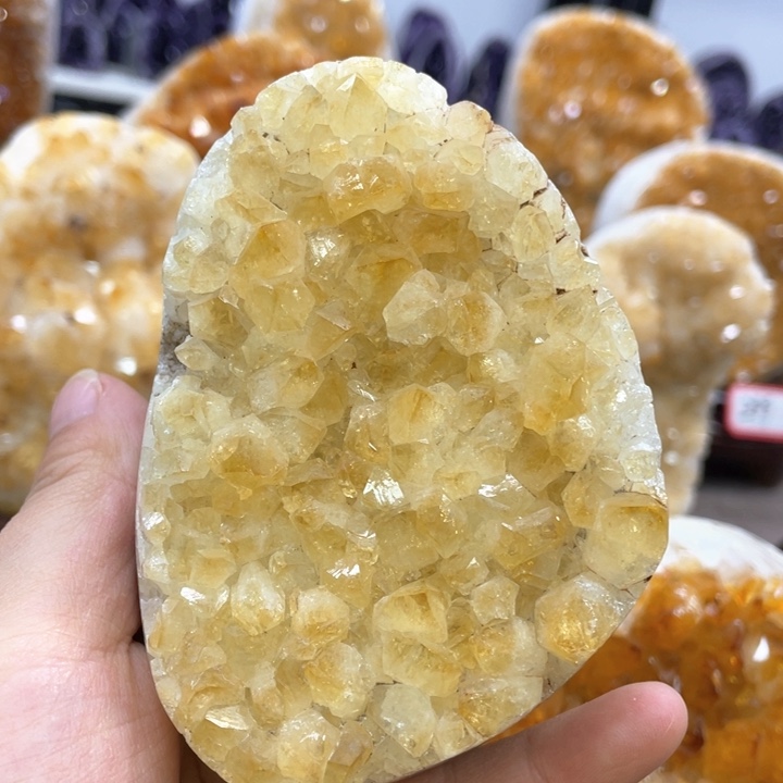 水晶摆件未镶嵌捡漏