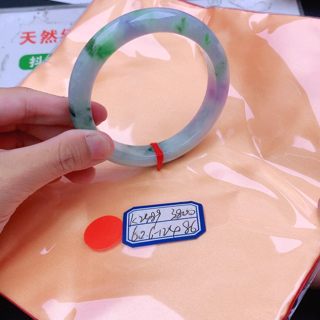 翡翠手镯未镶嵌翡翠