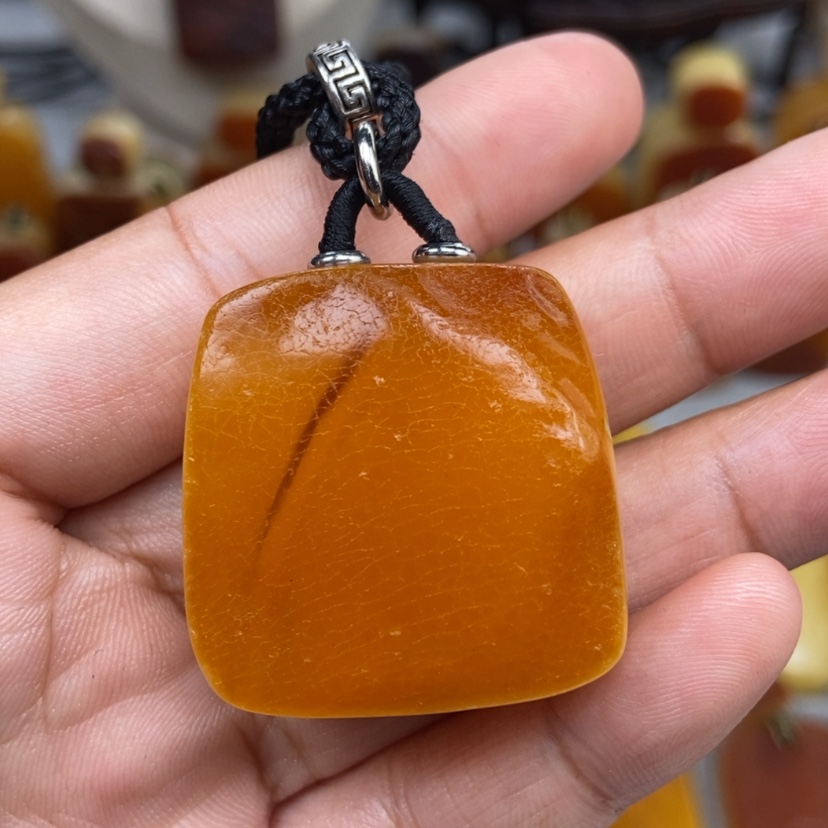 【闪购商品】琥珀颈饰未镶嵌