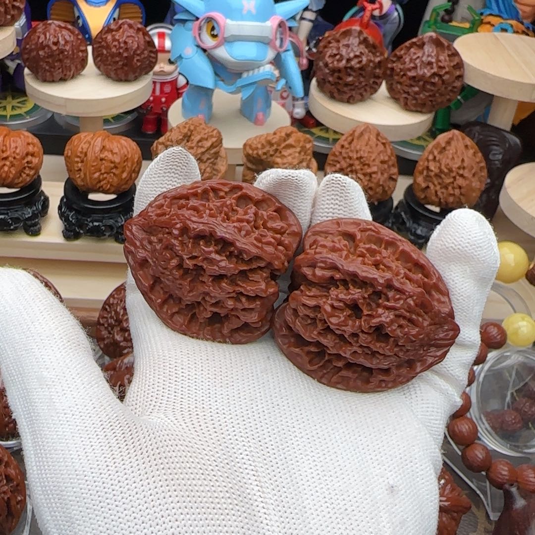 文玩核桃吊坠44全品红满天星