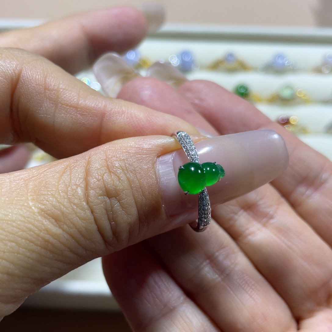 翡翠颈饰18K金镶嵌葫芦