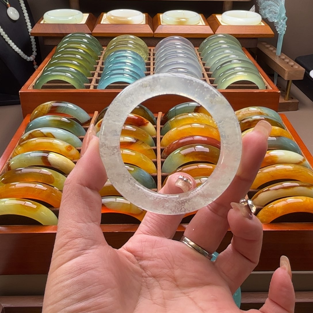 蛇纹石玉手镯未镶嵌