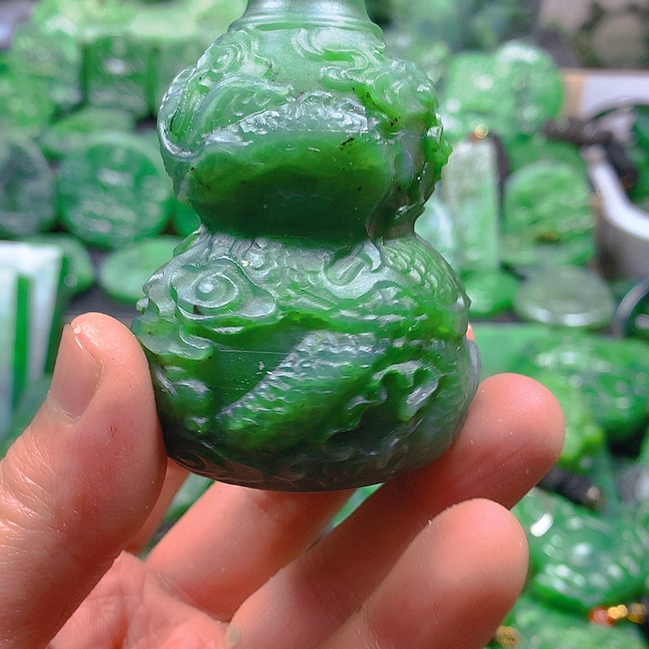 龙***下和田玉（碧玉）未镶嵌珠宝半成品