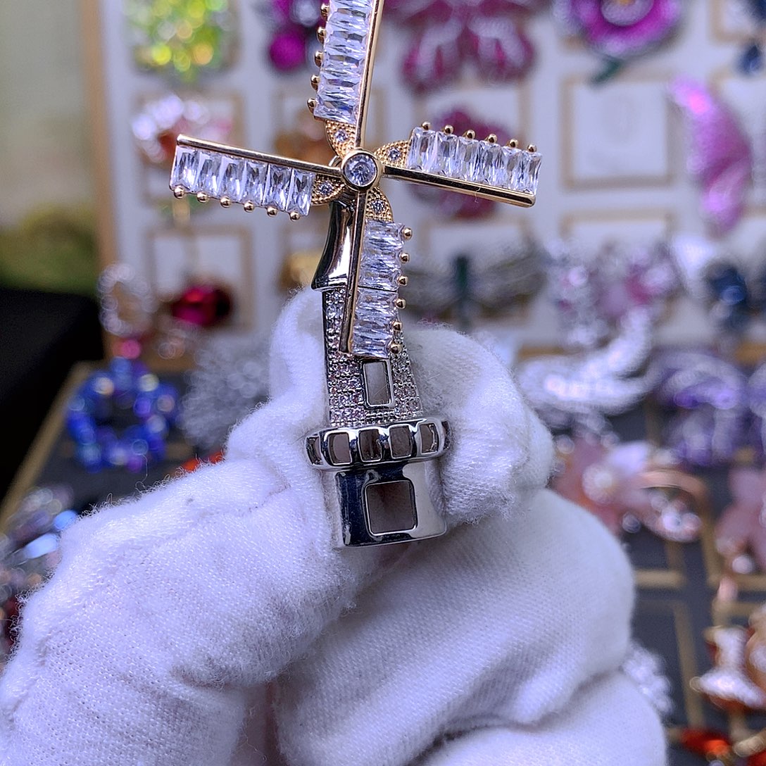 合成立方氧化锆铜胸针