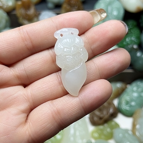 和田玉未镶嵌颈饰龍**神