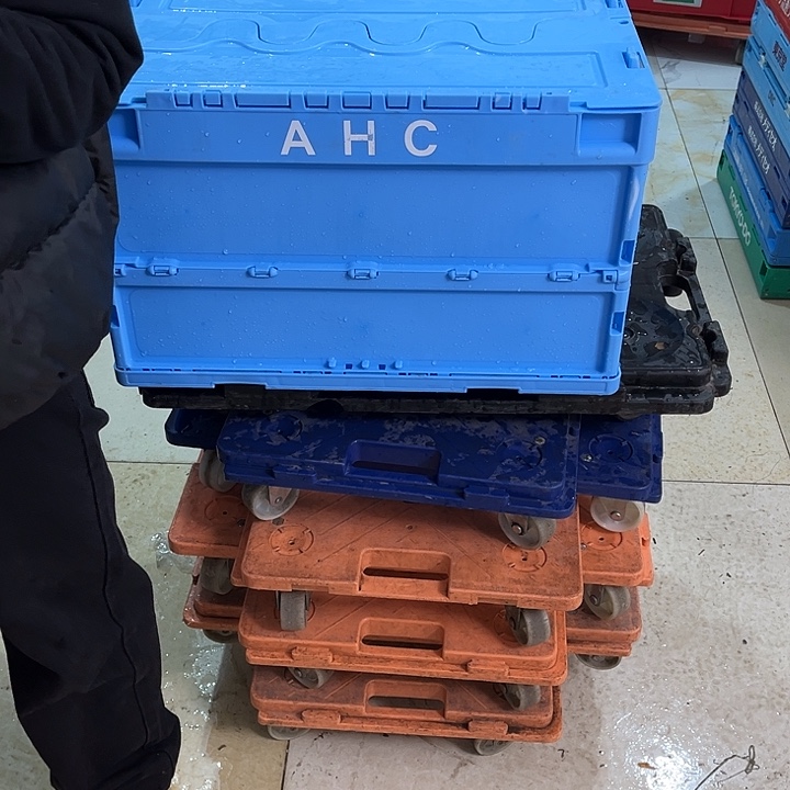 寒***纪厚款一个带盖子的箱子