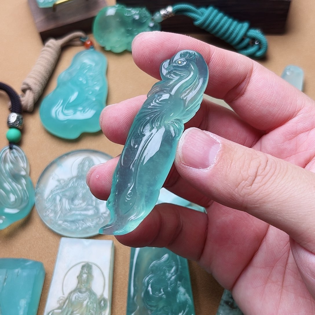 蛇纹石玉颈饰合金