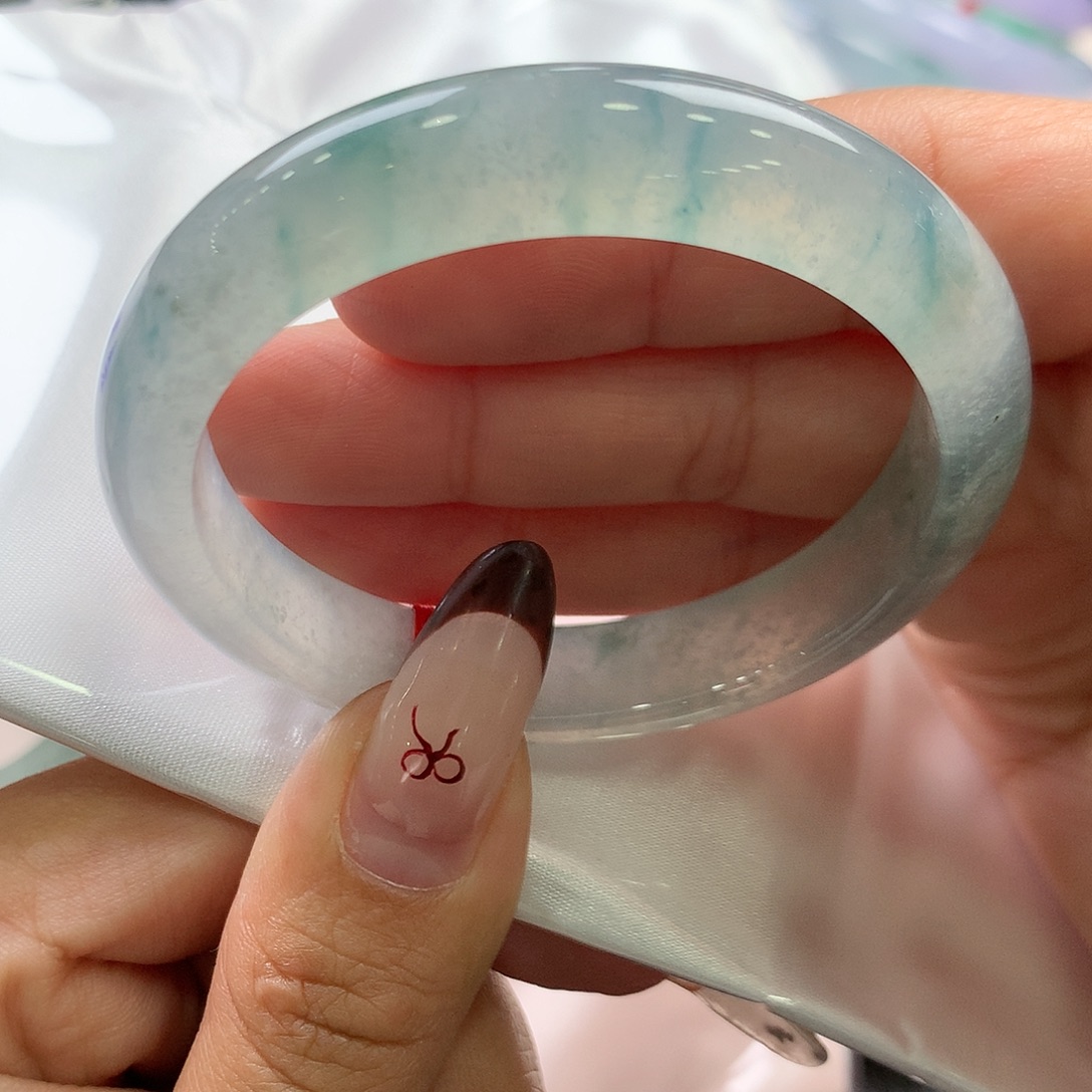 翡翠未镶嵌手镯60号冰种飘花 起光 