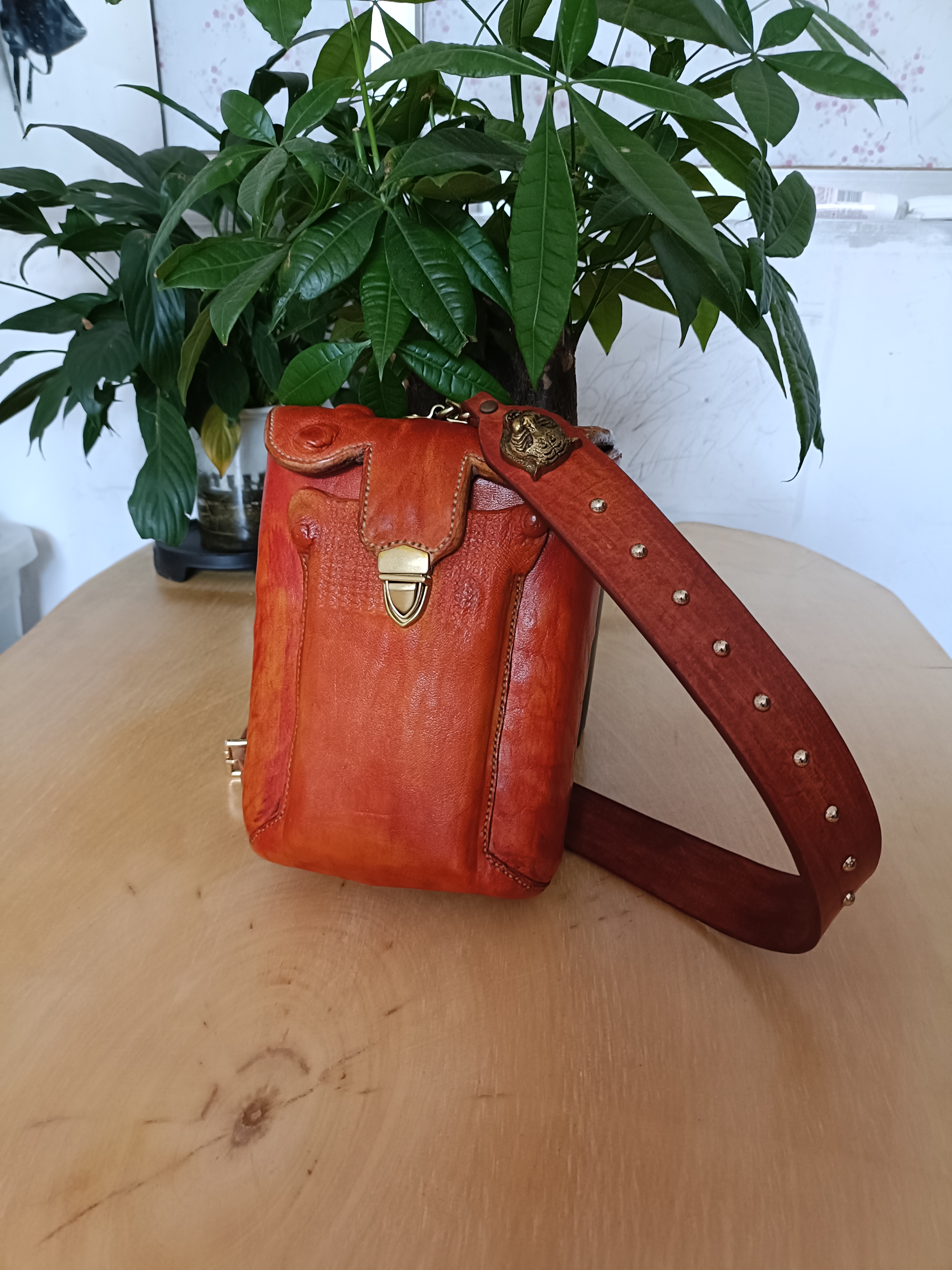 牛蛋皮男士个性胸包