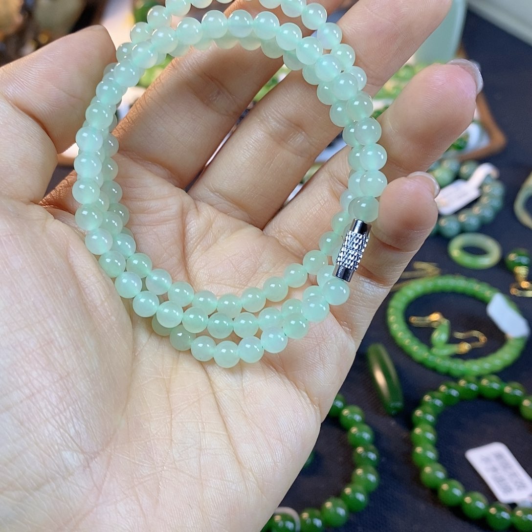 颈饰未镶嵌和田玉