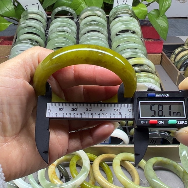 蛇纹石玉未镶嵌手镯105