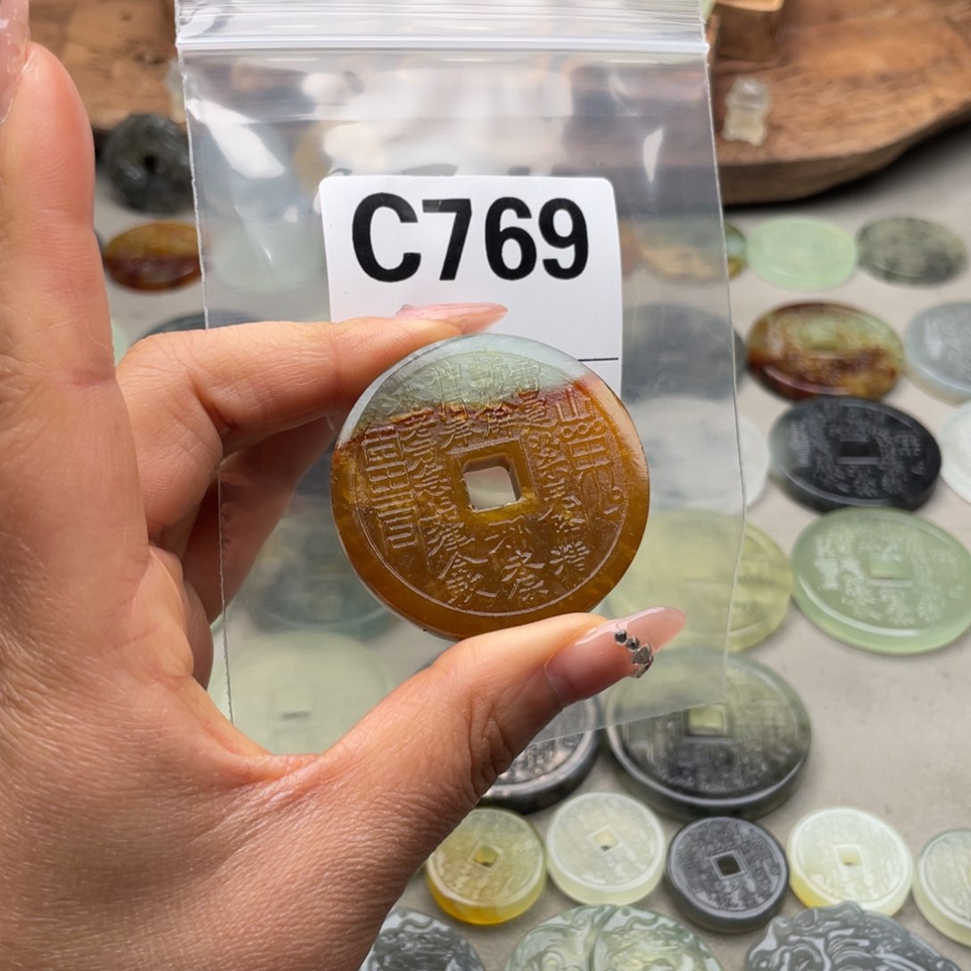 蛇纹石玉颈饰未镶嵌哈*丝