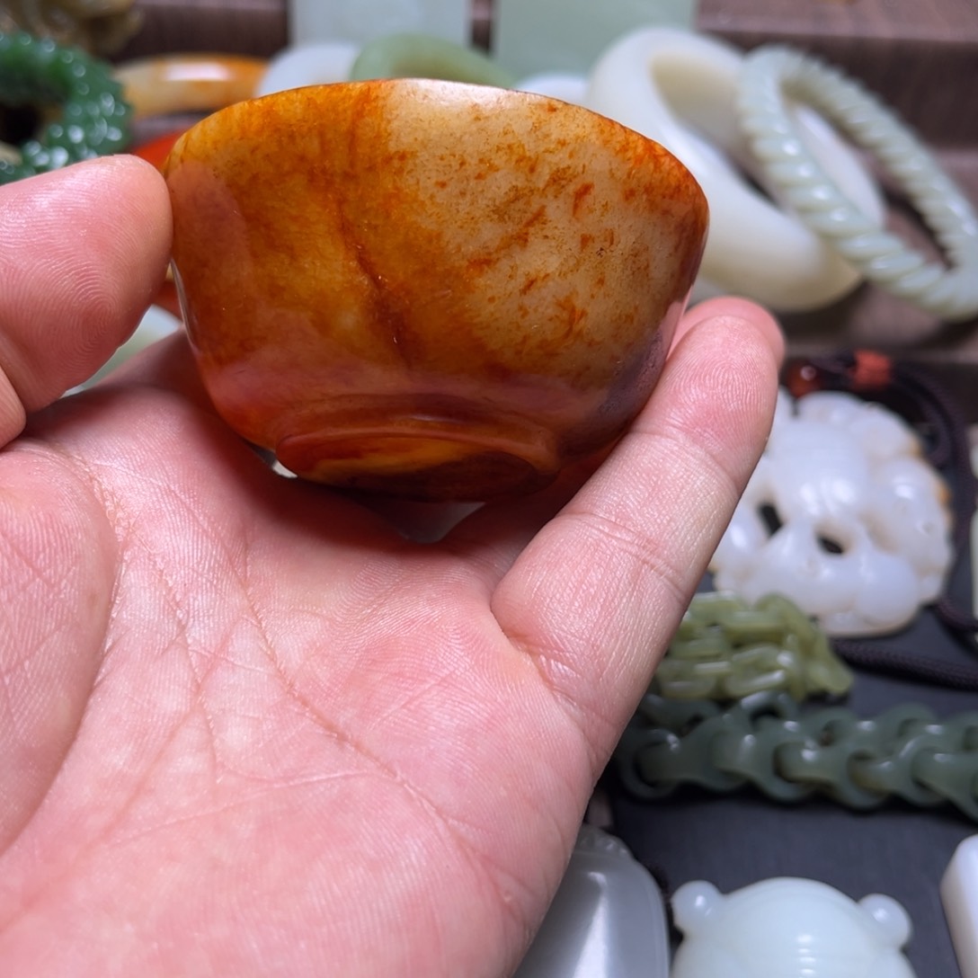 用***哥和田玉未镶嵌颈饰