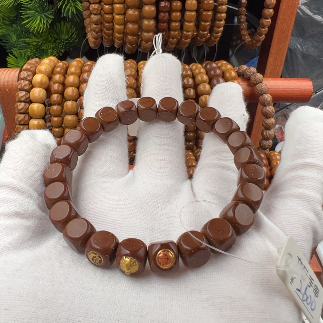 吊坠紫金鼠六方。41