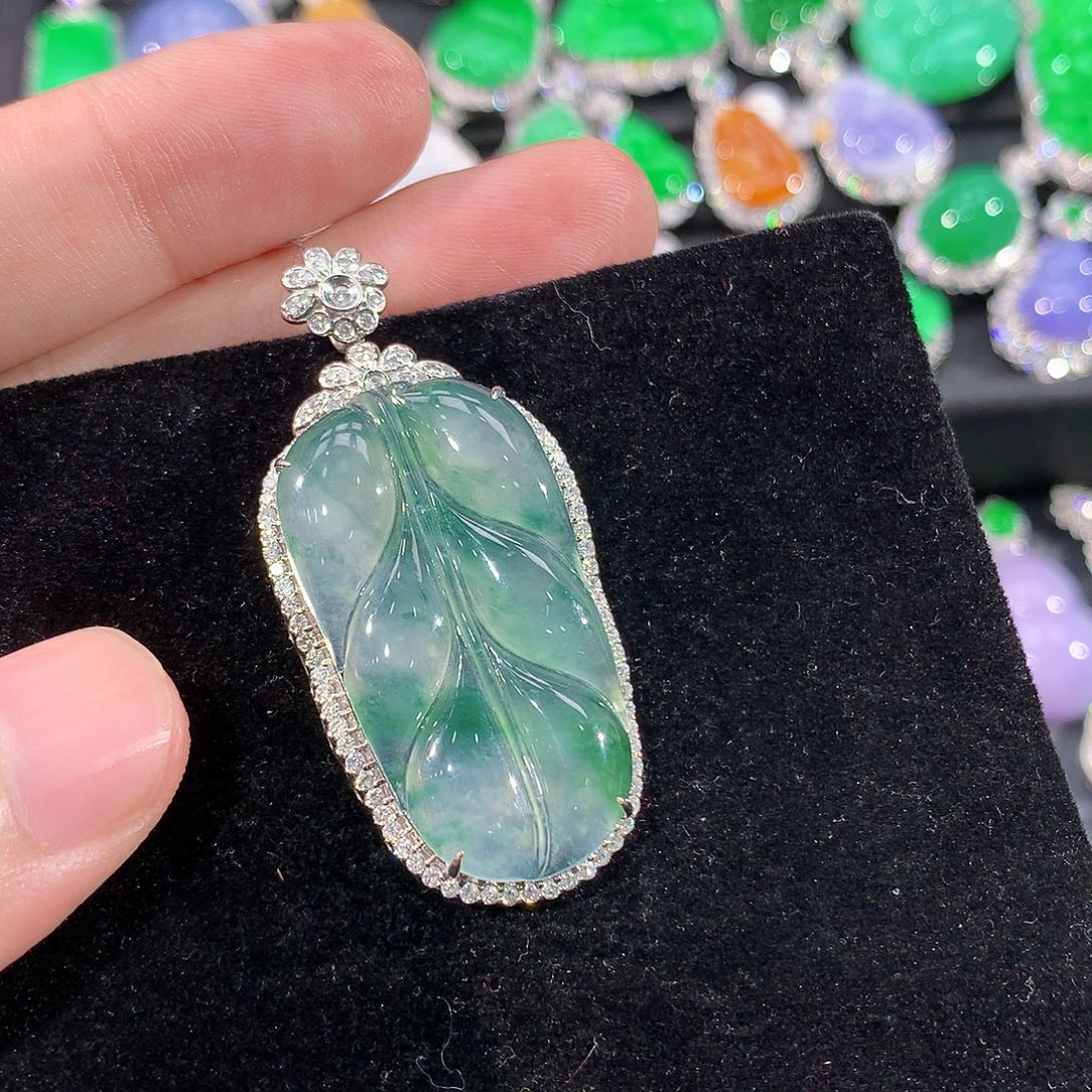 翡翠18K金镶嵌颈饰