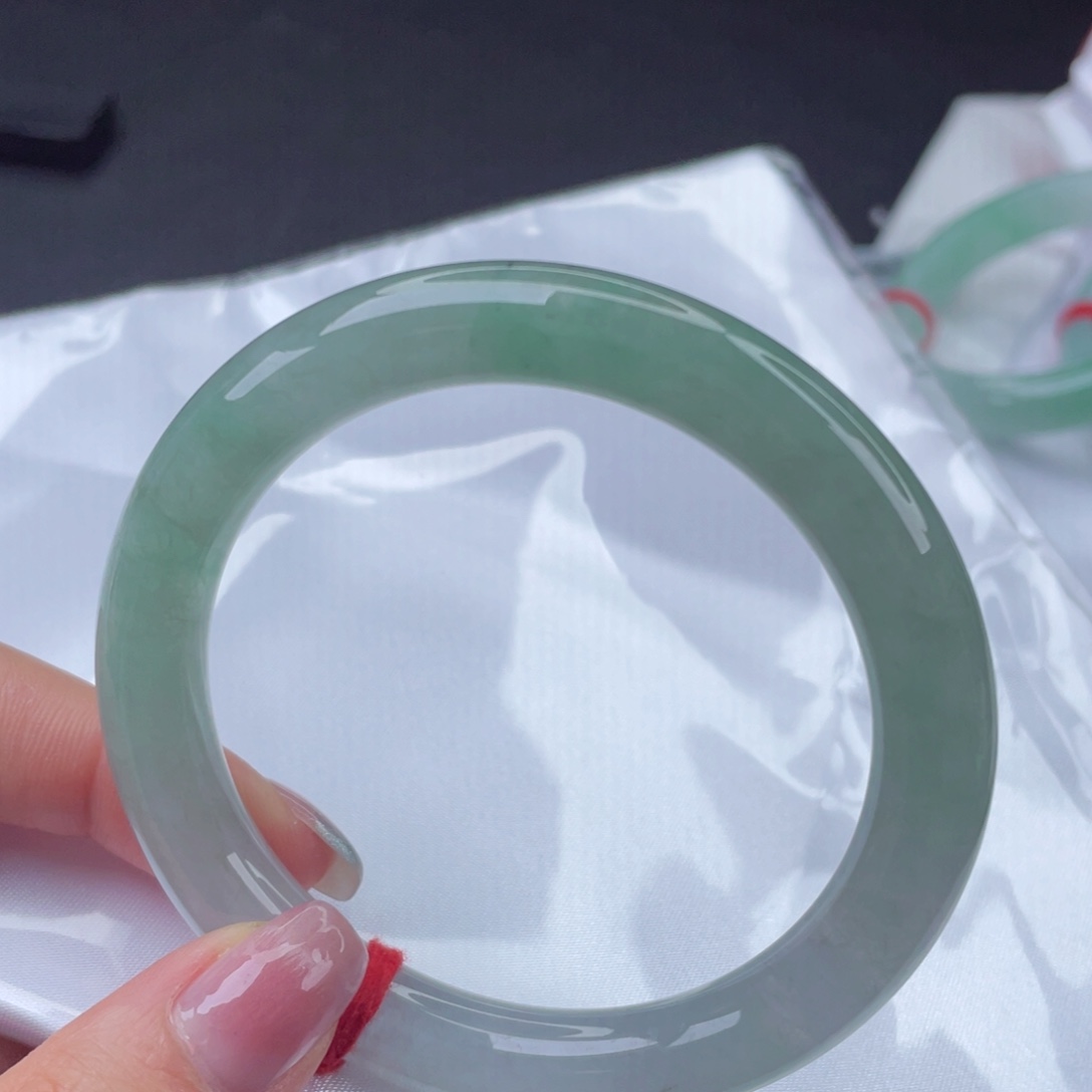 翡翠未镶嵌手镯56.9圈