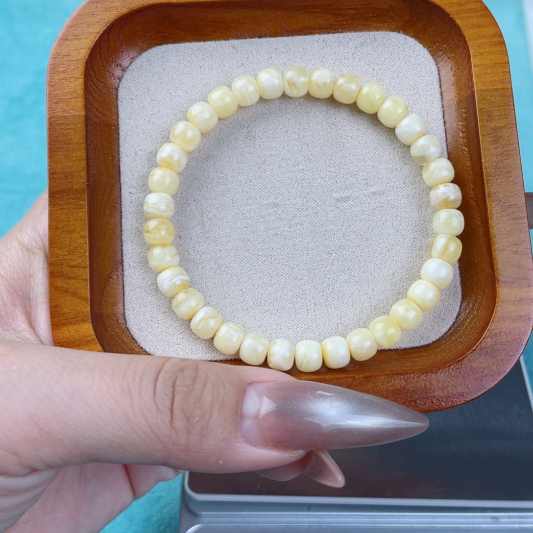 蜜蜡裸石未镶嵌蜜蜡95