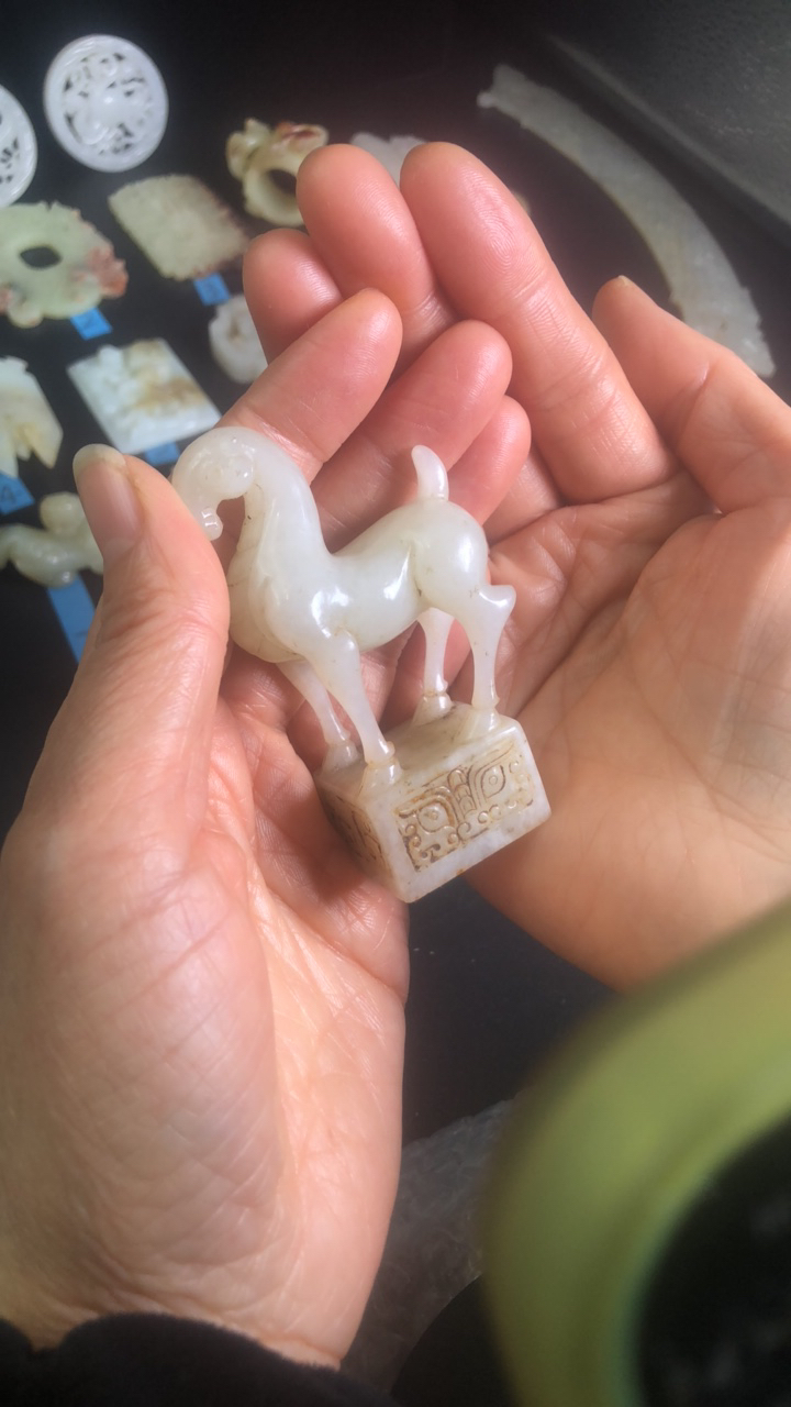和田白玉战马印章