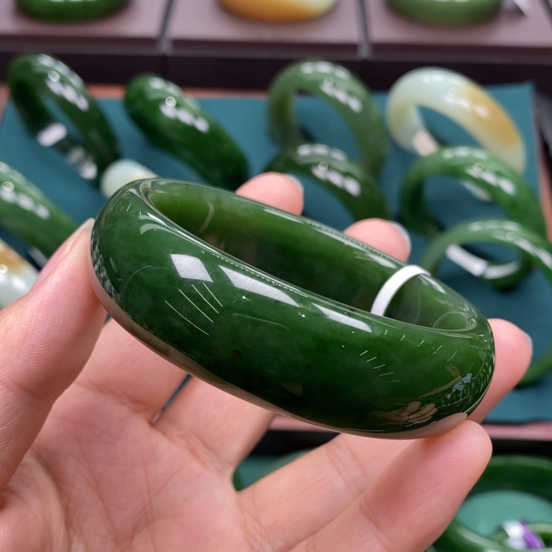 和田玉（碧玉）未镶嵌手镯