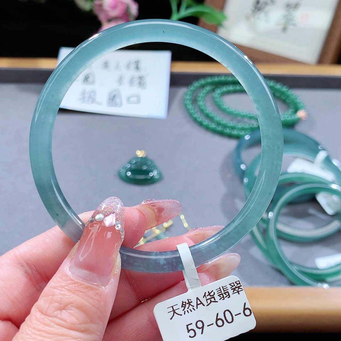 翡翠手镯（圆镯）未镶嵌