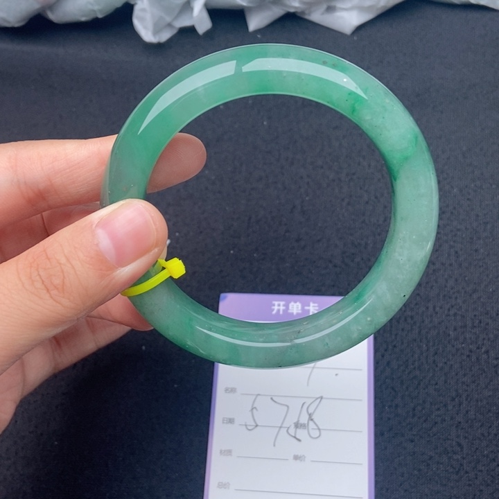 石英质玉（非洲翠）手镯未镶嵌9