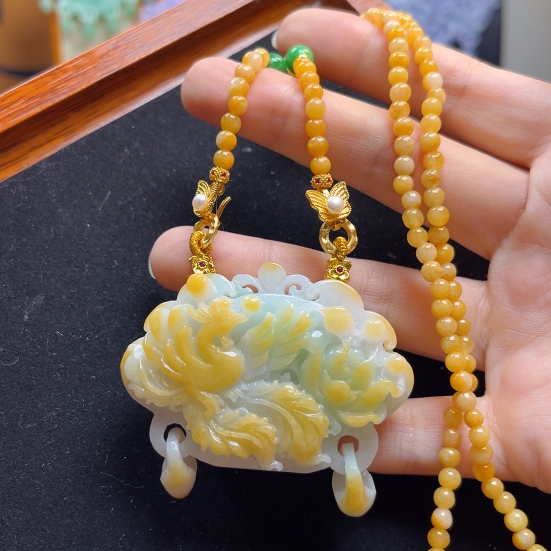 翡翠未镶嵌颈饰凤凰牡丹